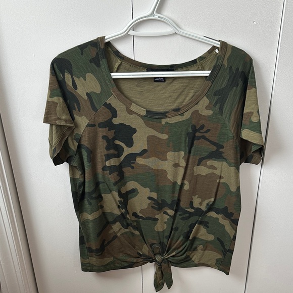 Sanctuary Tops - Sanctuary Camo Tie-Front Tee Size S